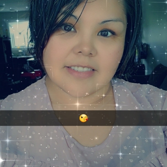 Meet your Posher, Nicole - Picture 1 of 1